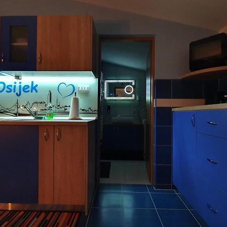 Design Apartments Red Blue Osijek Exterior photo