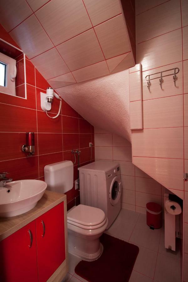 Design Apartments Red Blue Osijek Exterior photo